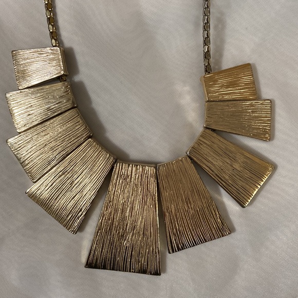 Costume Jewelry Necklace - Picture 5 of 5